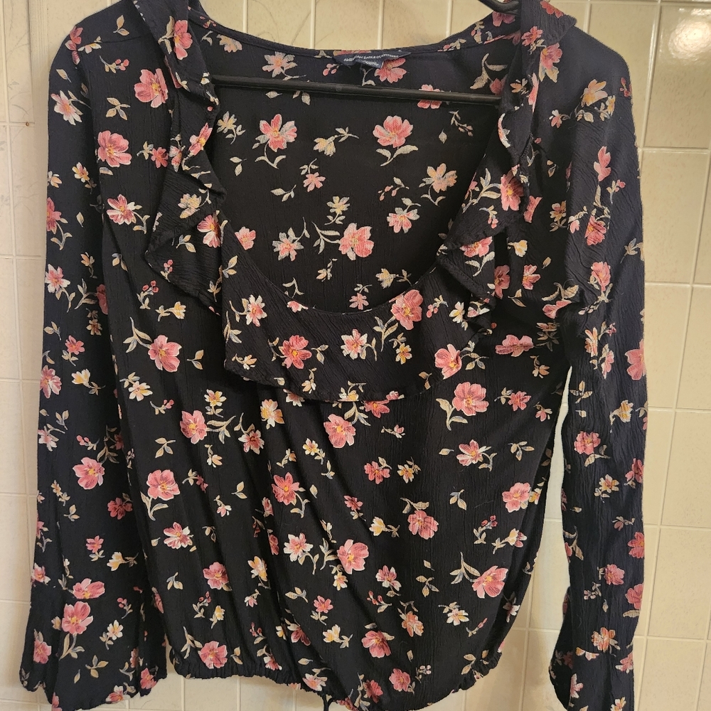 American eagle ruffles blouse med